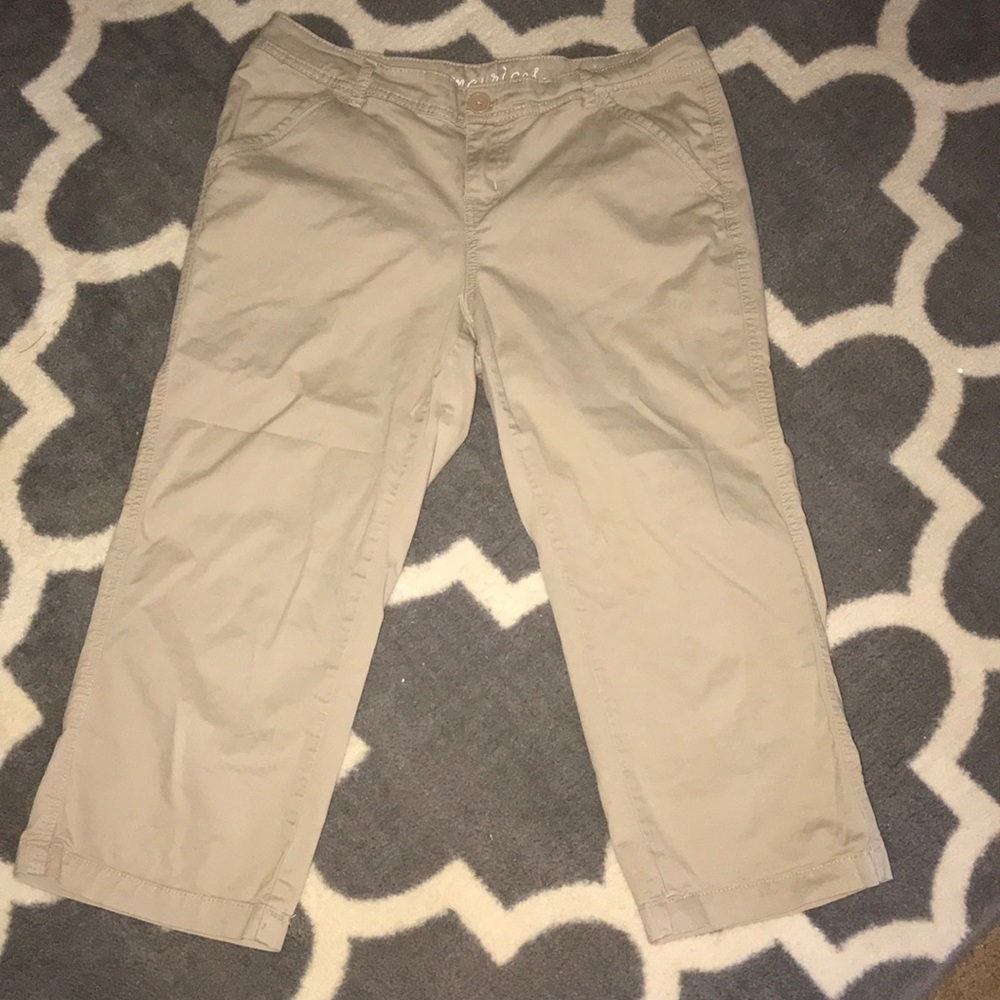 Khaki capris